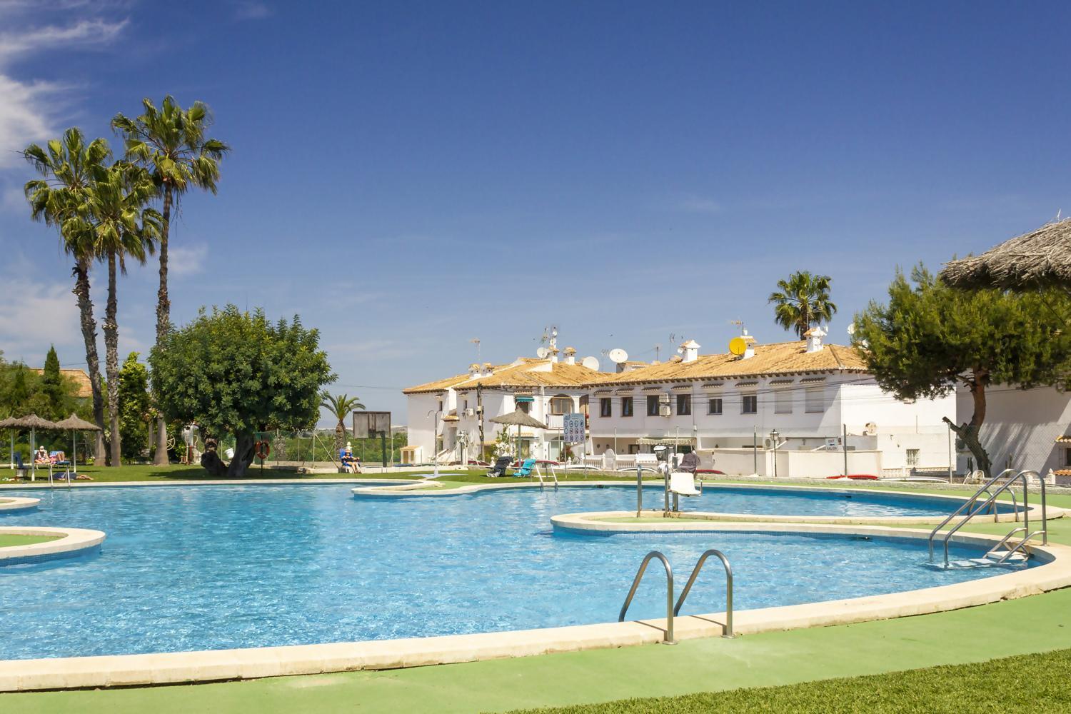 Bungalow Pink Palm Beach Torrevieja Ngoại thất bức ảnh