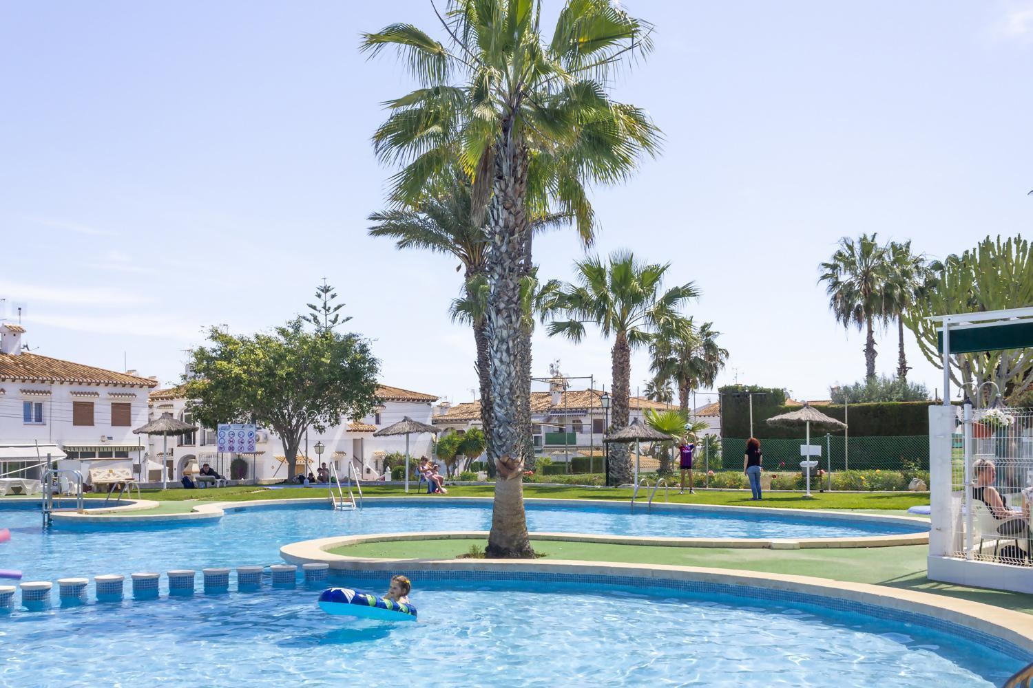 Bungalow Pink Palm Beach Torrevieja Ngoại thất bức ảnh
